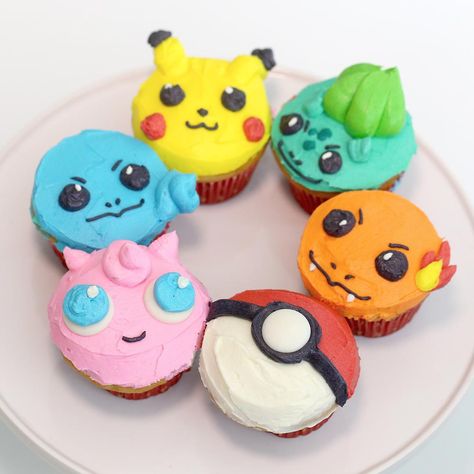 Cupcakes Pokemon, Guzma Pokemon, Pokemon Party Decorations, Pokemon Cupcakes, Pokemon Themed Party, Pokemon Birthday Cake, Pokemon Cake, Art Pokemon, Pokemon Birthday Party