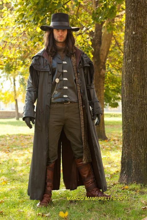 Van Helsing cosplay Van Helsing Costume, Vampire Hunter Costume, Van Helsing Cosplay, Solomon Kane, Hunter Costume, Tactical Style, Comic Inspiration, Osmond Family, Art Models