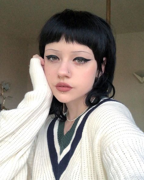 @uglybeige: “All girls know how to do these days is shave their eyebrows and cover their entire eye with eyeliner” Shaved Eyebrows Goth, Bleach Eyebrows Dark Hair, Shaved Eyebrows, Goth Eyebrows, Short Eyebrows, Shave Eyebrows, How To Draw Eyebrows, Goth Hair, Super Short Hair