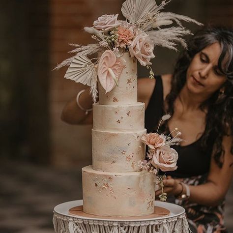 Photo by Buttercream Wedding Cakes in Wotton House Hotel, Dorking with @wotton_house_hotel, @sugarplumbakeskingston, and @pierragphotography_. Image may contain: 1 person    #Regram via @www.instagram.com/p/CDHJ5fahgY_/ Beige Cake, Cheese Wedding Cake, Boho Wedding Cake, Wedding Tropical, Neutral Wedding Colors, Chocolate Wedding, Art Cake, Tropical Wedding Flowers, Luxury Wedding Cake