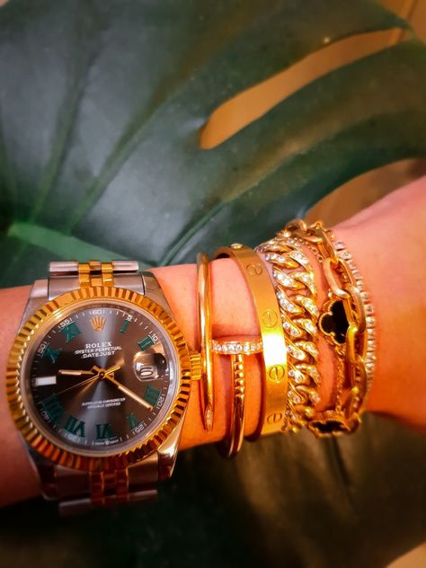 Gold bracelets styling idea. Bracelets Cartier, Gold Bracelets, Rolex Watch, Van Cleef, Arm Candy, Mix And Match, Rolex Watches, Cartier, Rolex