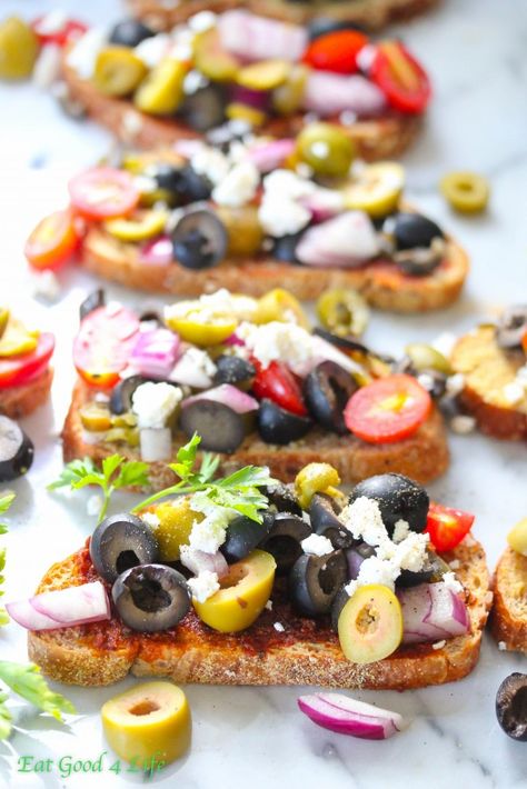 Eat Good 4 Life Mixed olive bruschetta *Montchevré crumbled feta Olive Bruschetta, Bruschetta Toppings, Bruschetta Recipe, Olive Garden, Appetizer Dips, Yummy Appetizers, Appetizer Snacks, Finger Foods, Onions