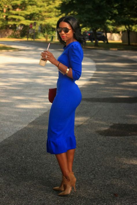 Blue bodycon dress Royal Blue Dress, Mode Chic, Work Attire, Looks Vintage, Fashion Sense, Blue Dress, Look Fashion, Electric Blue, Cobalt