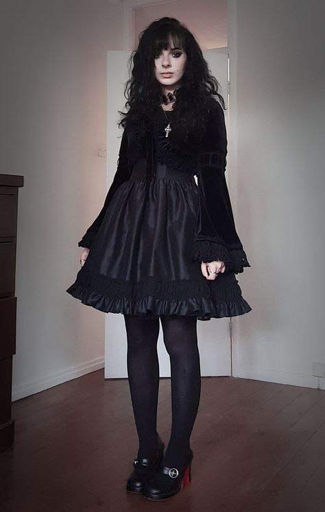 Goth Gifts, How To Impress, Goth Girl, Punk Outfits, Swaggy Outfits, Gothic Outfits, Goth Outfits, Alternative Outfits, Grunge Style