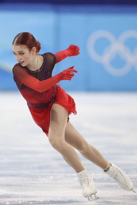 Skater Poses, Ice Skating Videos, Figure Skates, Sasha Trusova, Ice Skating Outfit, Skating Aesthetic, Grunge Pictures, Russian Figure Skater, Action Pose Reference