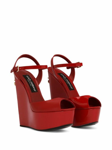 Fashion Shoes Sandals, Fashion Slippers, Blue Handbags, Fancy Shoes, Pretty Flower, Girly Shoes, Shoe Inspo, Red High, Gorgeous Shoes