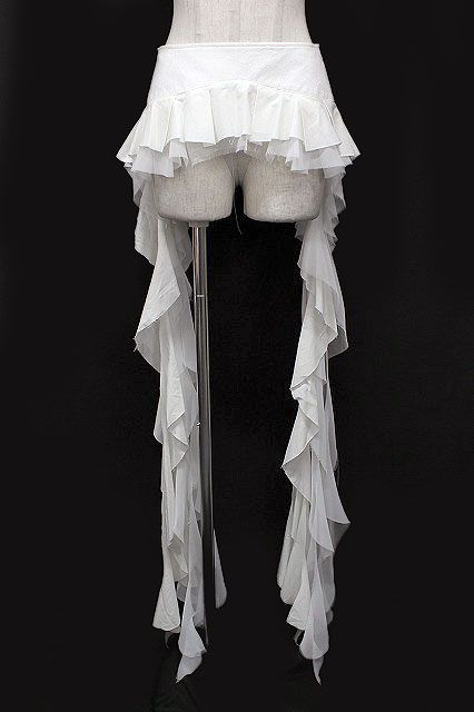 alice auaa / Long ruffle wrap skirt Junk Kouture Ideas, Avant Garde Skirt, Draping Skirt, Siren Costume, Ruffle Wrap Skirt, Layered Ruffle Skirt, Bustle Skirt, Ruffles Fashion, Fashion Inspiration Design