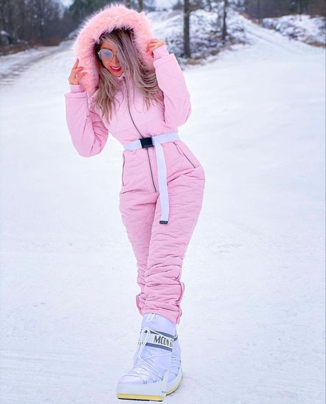 Pink Snowsuit Women, Pink Snow Outfits For Women, White Snow Suit, What To Wear On A Ski Trip, Cozy Warm Outfits, Skiing Outfit For Women, Sledding Outfit, Pink Ski Outfit, Ski Outfits For Women