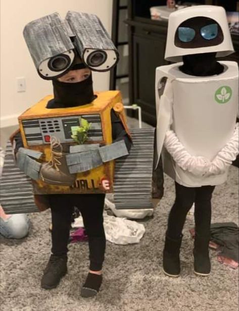 Cardboard Robot Diy Costume Ideas, Diy Cardboard Halloween Costumes, Eve Robot, Wall E Costume, Wall E And Eve, Robot Costume, Eve Costume, Cardboard Costume, Baby Fancy Dress