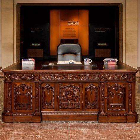 If you've got to go back to the office, you should go back to the ultimate office! Shop our collection now: https://bit.ly/ArchivesOffice #mondays #officedesign #officefurniture #ultimateoffice #retro51pens Oval Office Desk, Resolute Desk, Presidential Office, Information Desk, Masculine Office, Desk Gifts, Retro Office, Antique French Furniture, Oval Office