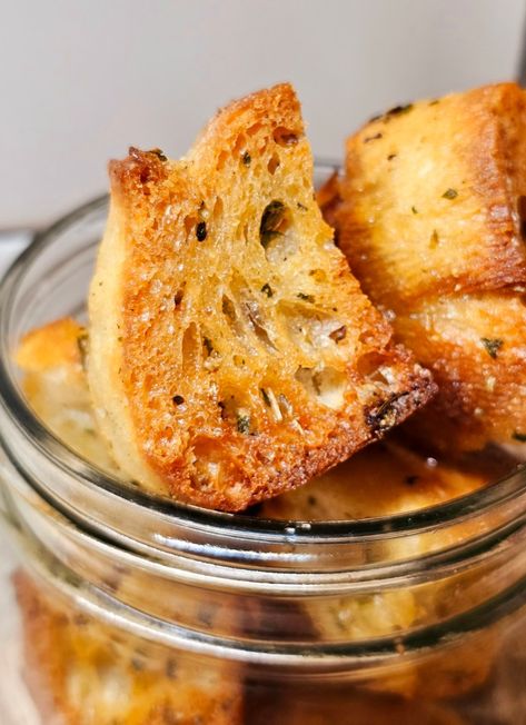 Homemade Garlic Croutons - Homemade on a Weeknight Croutons From Bread, Homemade Jaffa Cakes, Asiago Bread, How To Make Croutons, Homemade Bread Crumbs, Garlic Croutons, Crouton Recipes, Yummy Bread, Croutons Homemade