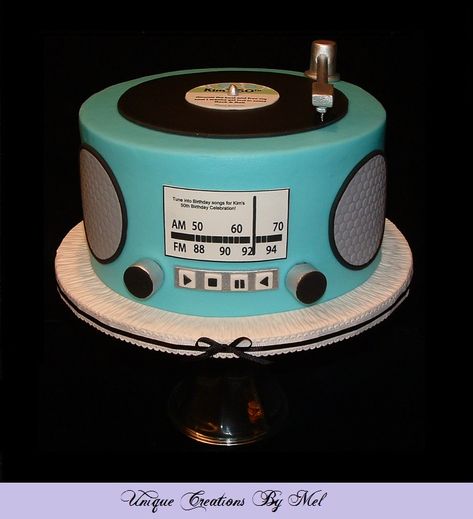 This cake was iced with buttercream and decorated with fondant, edible images and modeling chocolate. Record Player Cake Ideas, Vinyl Record Cake, Vinyl Cake, Music Birthday Cake, Record Cake, Disco Cake, Music Cakes, Cookie Recipes Decorating, 50s Party