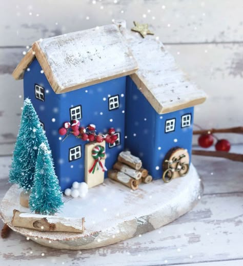 Wooden House Christmas Ornament snow scene Wooden Winter Decor, Wooden Decor Ideas, Wooden House Christmas, Christmas Ideas Gifts, Small Wooden House, Bird Houses Painted, Ocean Crafts, Wooden Houses, Beach Huts