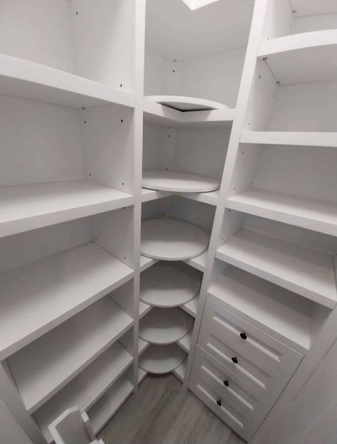 Vaulted Ceiling Closet Ideas, Small Pantry Closet Shelving Ideas, Redo Pantry, Pantry Layout Walk In, Narrow Walk In Closet Ideas, Build Pantry, Pantry Plans, Pantry Closet Design, Organizing Walk In Closet