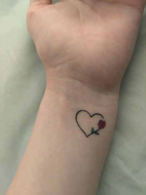 Tattoo For Grandma, Small Remembrance Tattoos, Tattoo In Memory, Grandma Tattoos, Heart Tattoo Wrist, Tiny Wrist Tattoos, Small Heart Tattoos, Cool Tattoo Drawings, Mom Tattoo Designs