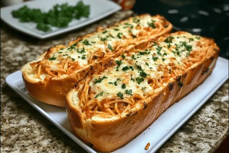 Spaghetti Stuffed Garlic Bread - cookefast.com Spaghetti Stuffed Bread, Spaghetti Boats Garlic Bread, Spaghetti Boats, Spaghetti Stuffed Garlic Bread, Garlic Bread Spaghetti, Stuffed Garlic Bread, Garlic Bread Pizza, Cheesy Spaghetti, Stuffed Bread