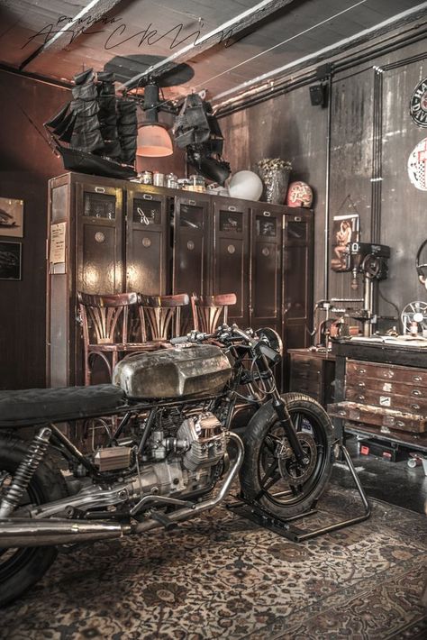 MOTORBIKES ON THE LIVING ROOM OR LIKE LIVING ROOM ON THE GARAGE? | PAULINA ARCKLIN | Photographer + Photo Stylist Motorcycle Man Cave, Paulina Arcklin, Motorcycle Workshop, Cool Garages, Garage Studio, Motorcycle Shop, Motorcycle Garage, Moto Vintage, Cafe Racer Bikes