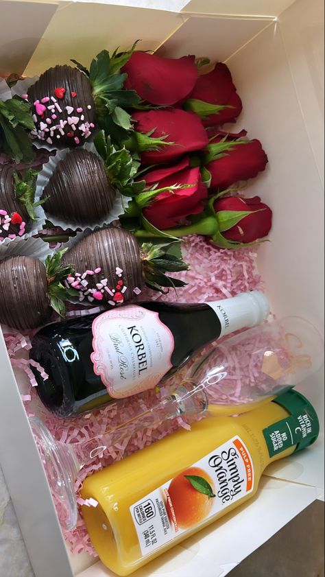 Mimosa Box With Strawberries, Wine Strawberries Chocolate Covered, Chocolate Covered Strawberries Date Night, Wine And Strawberry Gift Boxes, Dark Chocolate Covered Strawberries, Moscato Cupcakes, Strawberry Business, Chocolate Covered Strawberries Infused, Strawberry Mimosa