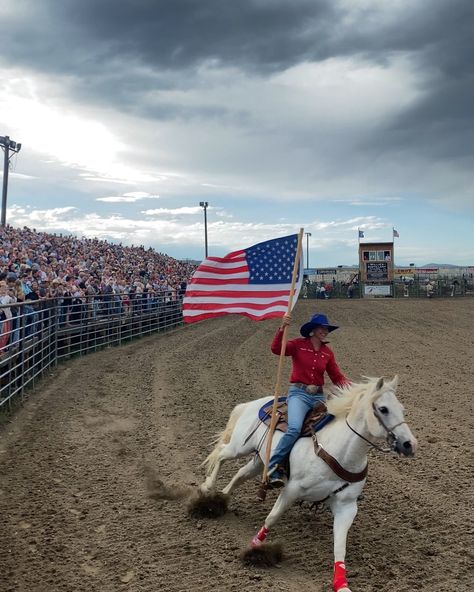 American Dreaming #western #rodeo #montana #nature #usa Western Usa Aesthetic, Montana Western Aesthetic, Western America Aesthetic, Montana Aesthetic, Montana Nature, Montana Life, Ranch In Montana, Montana Western, Head Over Boots