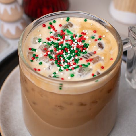 Starbucks Sugar Cookie Latte Recipe (Hot or Iced) – Festive Holiday Drink at Home Sugar Cookie Latte Recipe, Starbucks Sugar Cookie Latte, Iced Sugar Cookie Latte, Starbucks Sugar Cookie, Sugar Cookie Latte, Steamed Milk At Home, How To Steam Milk, Festive Holiday Drinks, Almond Milk Coffee