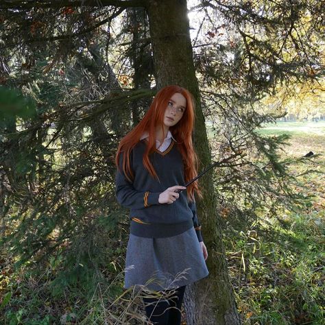 ginny weasley cosplay by pupupippacosplay #harrypotter #ginnyweasley #hogwarts Ginny Weasley Costume, Harry Potter Ginny Weasley, Harry Potter Ginny, Harry Potter Cosplay, Harry Potter And The Chamber Of Secrets, Harry Potter Costume, Ginny Weasley, Harry Potter Quotes, Cosplay Makeup