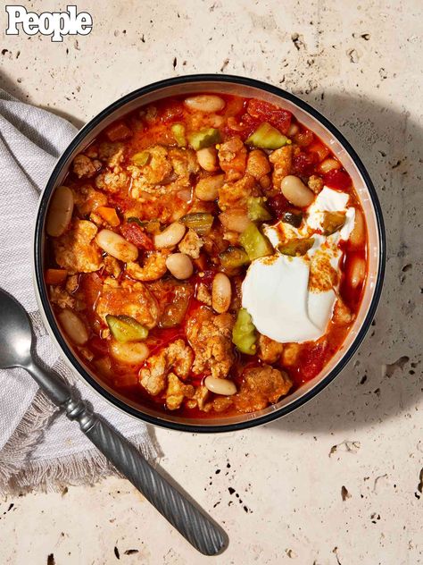 Garth Brooks' New Bar Serves Trisha Yearwood's Nashville Hot Chicken Chili — Now You Can Try the Recipe at Home Hot Chicken Chili, Nashville Hot Chicken Recipe, Elevated Food, Hot Chicken Recipe, Nashville Chicken, Chili Dinner, Friends In Low Places, Sour Cream Pound Cake, Nashville Hot Chicken