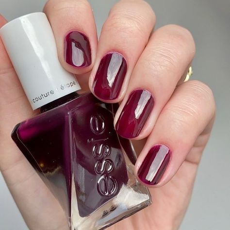 essie Nails Essie Colors, Essie Quick Dry Polish, Essie Red Nail Polish Shades, Autumn Color Palette Nails, Essie Gel Couture Colors, Nail Polish Aesthetic, Essie Red Nail Polish, Dressing Closet, Burgundy Nail Polish