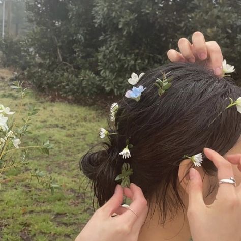 Meg March, Flowers In Her Hair, 사진 촬영 포즈, Little Women, Mia 3, Trik Fotografi, Foto Ideas Instagram, Summer Dream, Foto Instagram