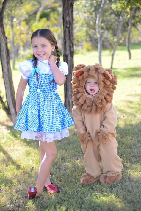 Halloween Sibling Costumes The Wizard of Oz. Honest review of purchased costumes and adorable kids Halloween Sibling Costumes, Brother Sister Halloween, Brother Halloween Costumes, Costumes For Sisters, Halloween Costumes For Sisters, Brother Sister Halloween Costumes, Sibling Costumes, Sister Halloween Costumes, Sibling Halloween Costumes