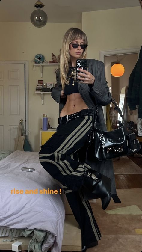 90s Rockstar Gf Outfit, Black Outfits Edgy Street Styles, Rave Outfits Aesthetic, Outfits Edgy, Urban Chic Fashion, Fits Aesthetic, B Fashion, Fashion Aesthetics, Cooler Look