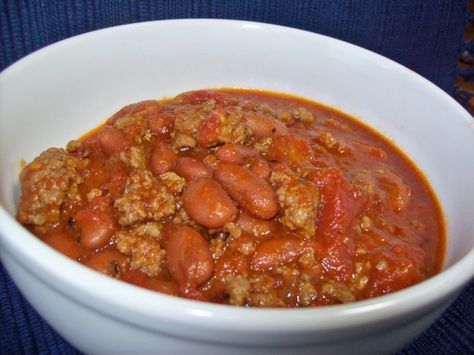 This comes from a Betty Crocker cookbook of One Dish Meals and it is so yummy! Its easy to make too, most of the time is for simmering. This is really mild, but could be a great starting point for a spicier chili. ZWT 3: U.S. (chili) and Mexican/tex-mex/S.W. (variation) Betty Crocker Chili, Simple Chili Recipe, One Dish Meals, Chili Dipping Sauce, Basic Chili, Simple Chili, Betty Crocker Cookbook, Steamed Carrots, Betty Crocker Recipes