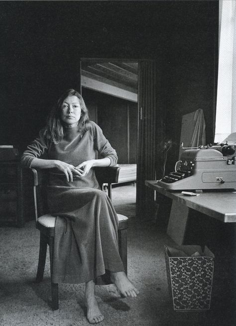 Joan Didion and her typewriter, March 31, 1972. Image: Jill Krementz Literary Nonfiction, Writers Desk, Joan Didion, The White Album, Essay Contests, Personal Narratives, Women Writers, Writers And Poets, Self Respect