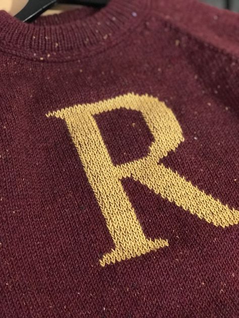 Get Crafty: Weasley Twins Hat Knitting Adventures #harrypotteraesthetic #gryffindoraesthetic #slytherinaesthetic #weasleysweater #weasleytwins #knittingpattern Weasley Sweater Pattern, Ron Weasley Sweater, Knit Raglan Sweater, Weasley Sweater, Harry Potter Sweater, Weasley Twins, Raglan Sweater, Hat Knitting, How To Purl Knit