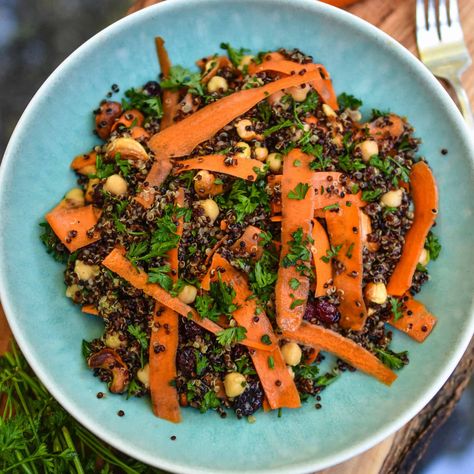 Maple Carrot Quinoa Salad Quinoa Carrot Salad, Meals She Eats, Flavorful Quinoa, Delish Dinners, Maple Dressing, Carrot Fries, Gluten And Dairy Free, Roasted Cashews, Carrot Salad