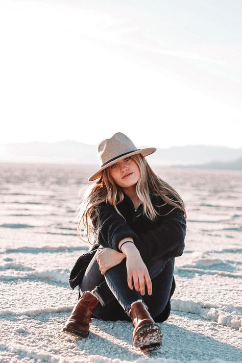 Salar Bolivia, Mod Photoshoot, Bonneville Salt Flats Photography, Salt Flats Photography, Utah Salt Flats, Salt Flats Utah, Cowgirl Photoshoot, Uyuni Salt Flats, Winter Outfits Snow