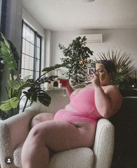 Maddie Dragsbaek, Fashion Women Outfits, Pretty Cocktails, Real Bodies, Positive Art, Instagram Jewelry, Big Girl Fashion, Do Nothing, Human Poses Reference