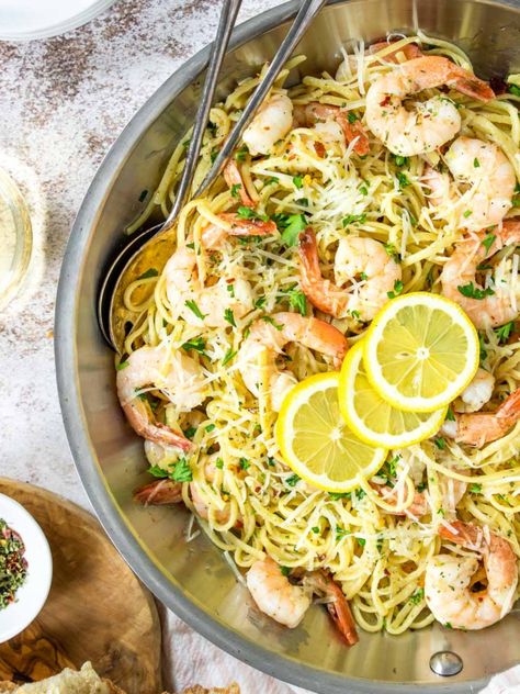 A skillet of shrimp scampi linguine topped with fresh lemon rounds. Shrimp Scampi White Wine, White Wine Garlic Shrimp Pasta, Shrimp Wine Pasta, White Wine Lemon Butter Sauce Pasta Shrimp Linguine, Lemon Garlic White Wine Shrimp Pasta, Shrimp Linguine Recipe Easy, White Wine Shrimp Pasta, Linguine Recipes Easy, Lemon Butter Sauce Pasta