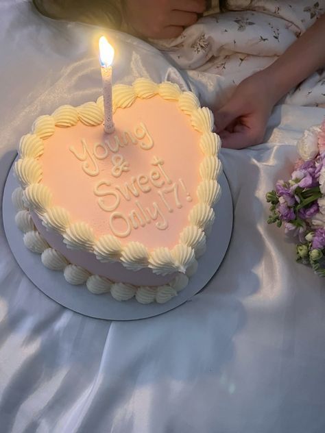 Birthday Cake Decorating Ideas, Cake Decorating Ideas, A Birthday Cake, Simple Birthday, Creative Birthday, Simple Birthday Cake, Cake Designs Birthday, Birthday Cake Decorating, Decorating Ideas