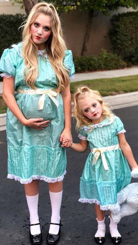 Savannah And Everleigh, Savanna Labrant, Shining Twins Costume, Everleigh Labrant, Sav Labrant, The Shining Twins, Twin Costumes, Sav And Cole, Mommy Daughter Photos