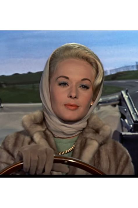 Tippi Hedren (facing the camera) is driving her convertible into Bodega Bay, with the countryside shown behind her. Tipi Hedren, Tippi Hedren The Birds, Tippi Hedren, Hitchcock Film, Candice Bergen, Bodega Bay, Pattern Dress Women, Fashion 1950s, Halloween Inspiration