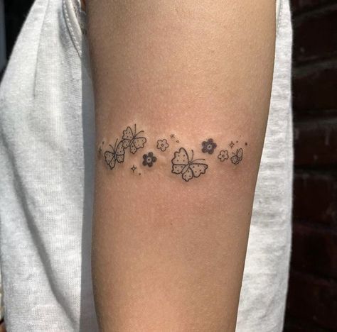 Unique Delicate Tattoos, Pretty Small Tattoos, Cute Aesthetic Tattoos, Cutesy Tattoos, Indie Tattoo, Pretty Tattoo, Cute Little Tattoos, Cute Tiny Tattoos, Discreet Tattoos