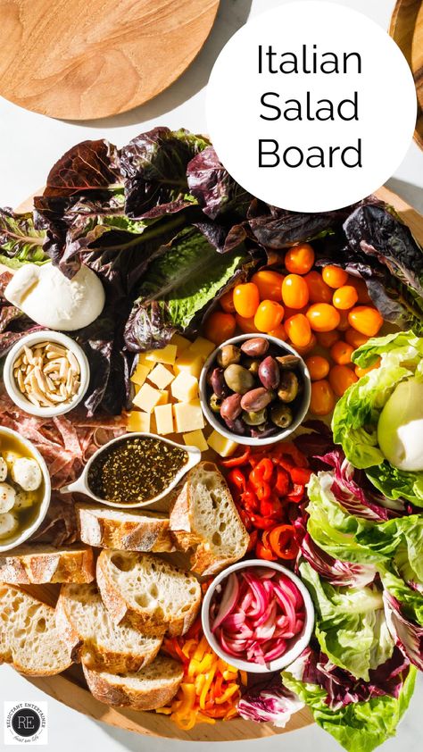 Salad Boards For Parties, Cacuttery Board, Salad Board Ideas, Salad Charcuterie Board Ideas, Italian Food Board, Salad Charcuterie Board, Desert Boards, Charcuterie Salad, Salad Boards