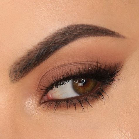 soft wash of color over the lid, smoked-out brown winged liner & lower lashline - M R D A N I E L (@mrdanielmakeup) EYE OF THE DAY, everyday wearable makeup Brown Winged Liner, Deb Makeup, Glamour Eyes, Winged Liner Makeup, Eyeshadow Brown, Wing Eyeliner, Piano Cakes, Easy Winged Eyeliner, Eyeshadow For Green Eyes