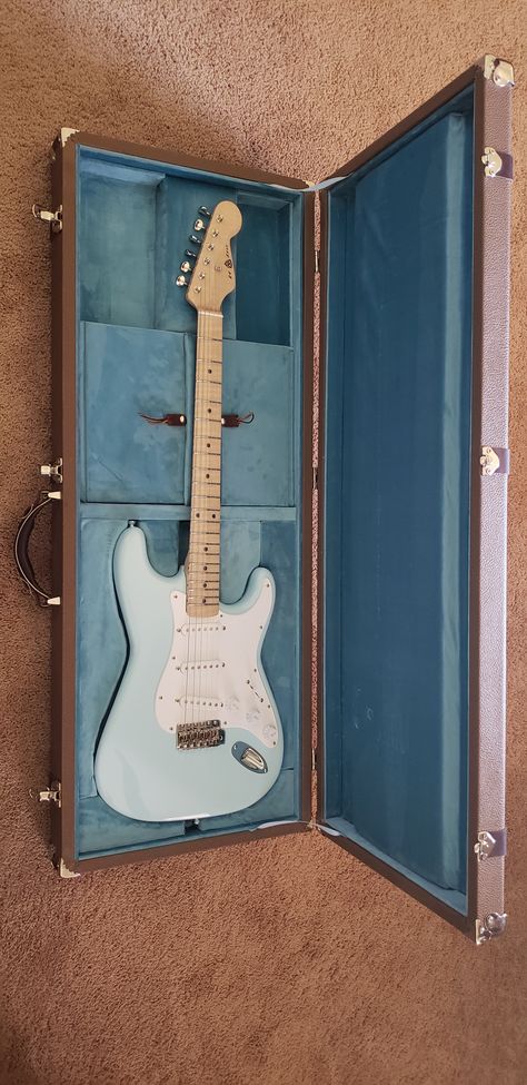 Light Blue Electric Guitar Aesthetic, Blue Fender Guitar, Sonic Blue Stratocaster, Fender Stratocaster Aesthetic, Squire Guitar, Light Blue Electric Guitar, Fender Stratocaster Blue, Fender Guitars Stratocaster, Famous Guitarists