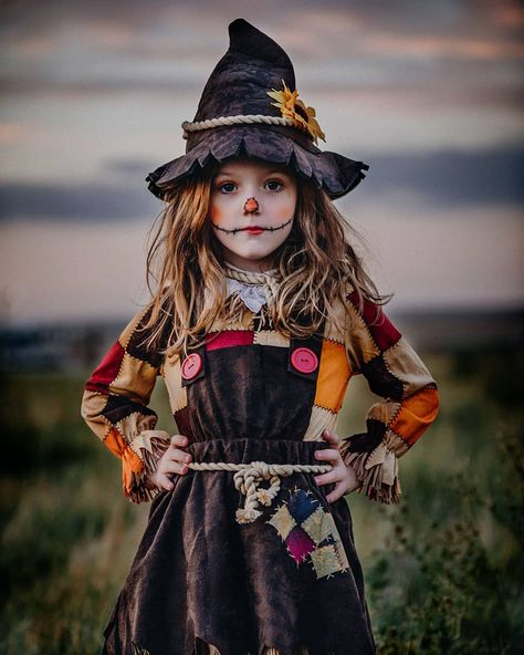 Scarecrow Girl Costume, Scarecrow Kids Costume, Autumn Costume Kids, Scarecrow Costume Kids, Kids Scarecrow Costume, Heidi Klum Halloween Costume, October Makeup, Cute Scarecrow, Crow Costume