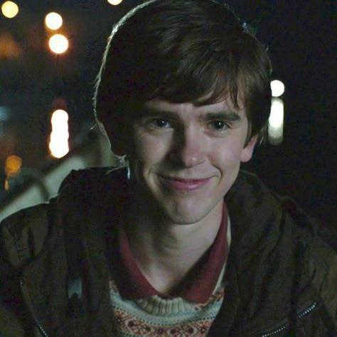 Shaun Murphy Icon, Norman Bates Freddie Highmore, Freddie Highmore The Good Doctor, Dr Shaun Murphy, Freddie Highmore Bates Motel, Freddy Highmore, Dr Murphy, Good Doctor Cast, Shaun Murphy