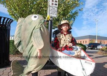 Homemade Fisherman and Fish Costumes: These Homemade Fisherman and Fish Costumes were made by my mom.  Blake is a fisherman and she used cardboard and posterboard to make the boat.  Each board Fisherman Costume, Mishloach Manos, Sea Costume, Fish Costume, Homemade Costume, Costume Works, Homemade Halloween Costumes, Homemade Costumes, Halloween Costume Contest