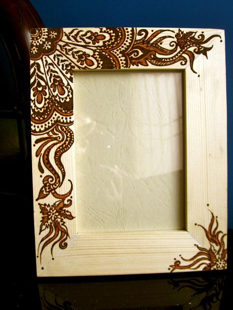 Pyrography Picture Frame, Wood Burn Picture Frame, Wood Burning Frame Ideas, Wood Burned Picture Frame, Wood Burned Frames, Wood Burning Tips, Wood Burning Patterns Stencil, Wood Burning Stencils, Ed Wood