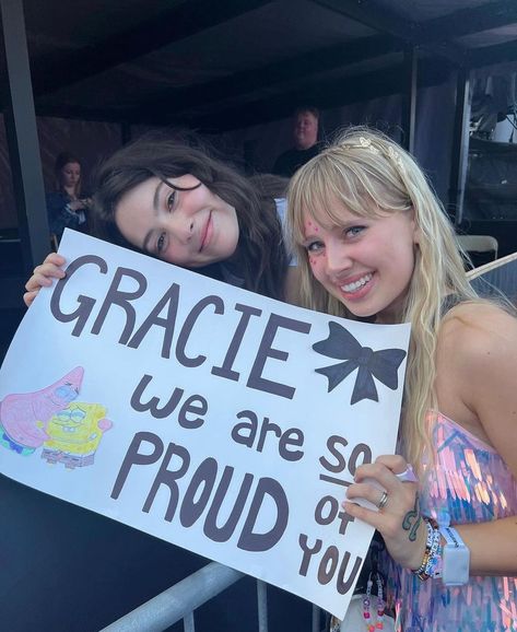 Gracie Abrams Nation on Instagram: “Gracie with fans yesterday in Tampa, FL (via @camilovestaylor)” Gracie Abrams, Girl Celebrities, Live Laugh Love, Love At First Sight, Me Me Me Song, Roman Empire, Sabrina Carpenter, Eras Tour, Sweet Girls