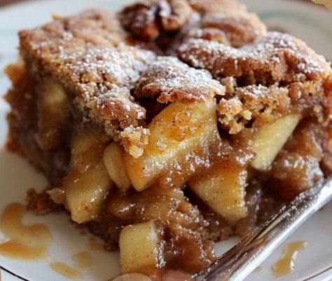 Apple Cinnamon Cake, Cream Cheese Rolls, Cake Base, Caramel Glaze, Light Cakes, Cinnamon Cake, Pecan Pie Bars, Rum Cake, Apple Cake Recipes